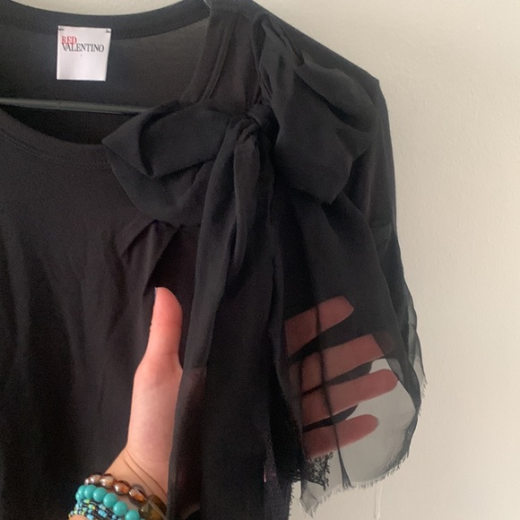 Black Valentino Bow Tee - Picture 2 of 3